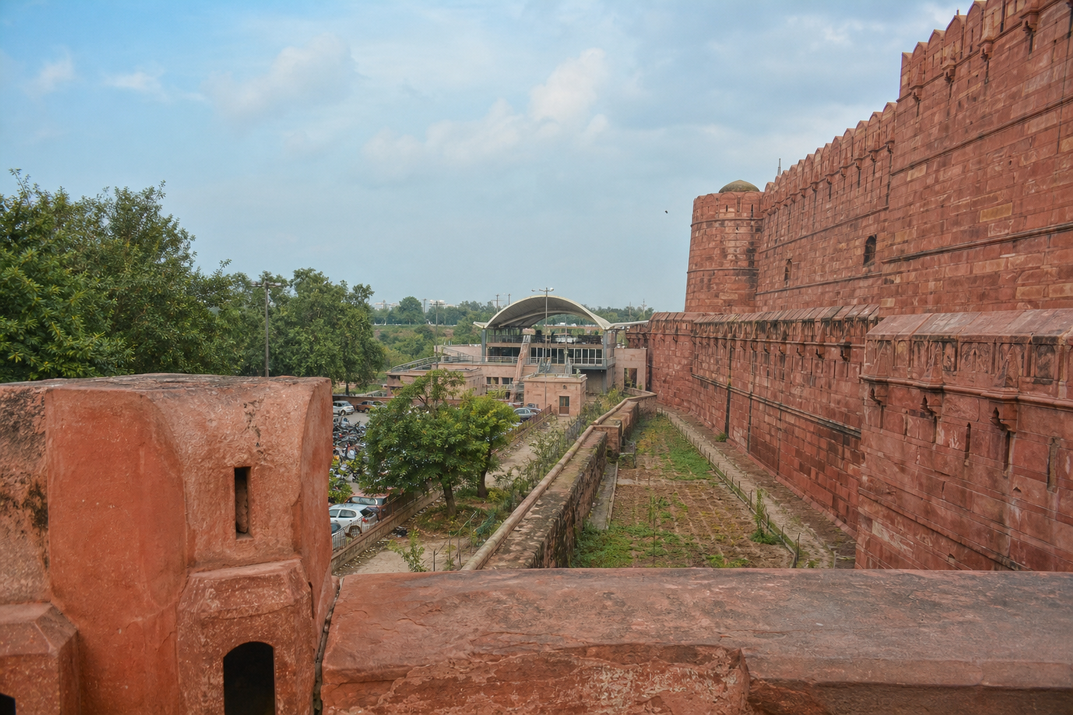 Agra Fort with metro connectivity context for visitors